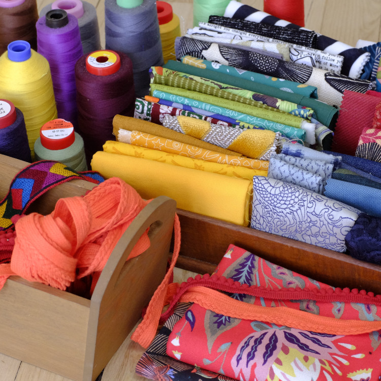 Petits coupons de tissus, mercerie